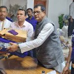 ভুয়া অগ্নিকান্ড দেখিয়ে একই পরিবারের চারজন পেলো ঢেউটিন ও নগদ টাকা