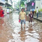 পুরুষের সঙ্গে ছবি তুললেই কি প্রেম হয়ে যায়, প্রশ্ন শ্রাবন্তীর