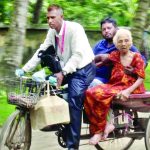 পুলিশ বহনকারী ইজিবাইক চালককে পিটিয়ে হত্যা