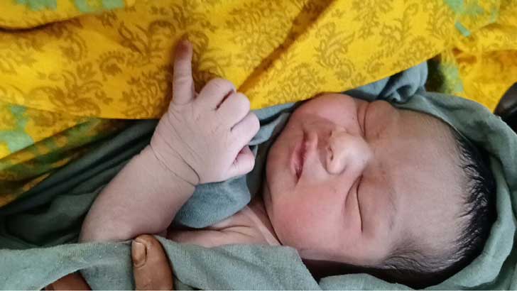 ভাঙা রাস্তায় অতিরিক্ত ঝাঁকুনি, রিকশায় জন্মগ্রহণ 5 image 723618 1696091939