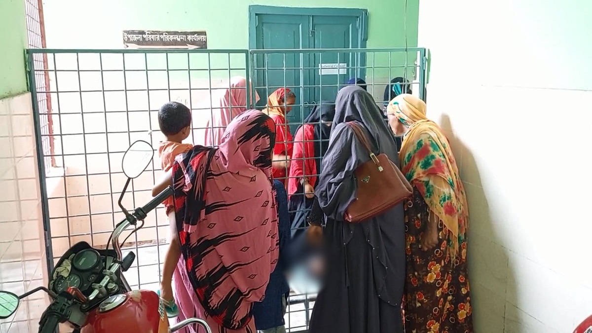 কালীগঞ্জে বাস-পিকআপের মুখোমুখি সংঘর্ষে নিহত - ১ 6 Jhenidah accident photo 1
