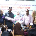 আমতলীতে ডাকাতদের গ্রেফতারের দাবীতে আইনজীবিসহ নানা পেশার মানুষের মানববন্ধন