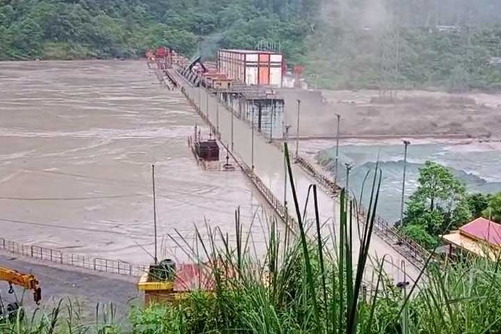 তিস্তার পানি বিপৎসীমার ওপরে, আতঙ্কিত দুপাড়ের মানুষ 13 image 242421 1696479634