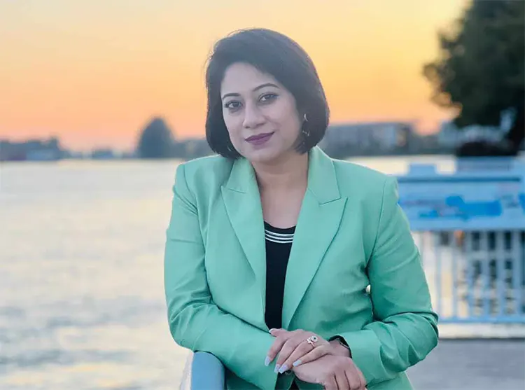 ব্যতিক্রমী সংবাদ উপস্থাপক শারমিন আঁখি 7 83951 sw