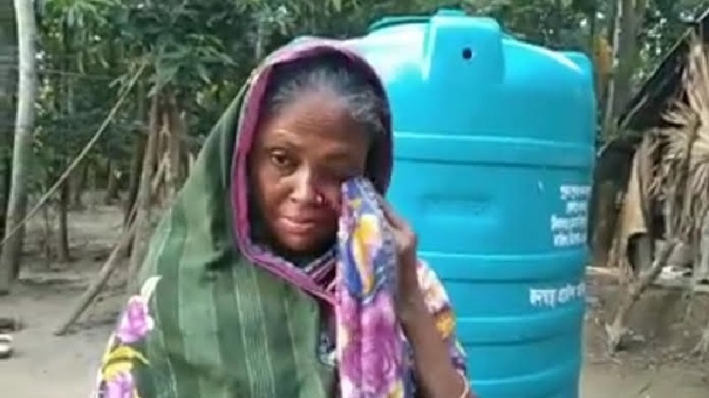সিডরে ছেলে হারানো মায়ের আকুতি 14 un 1700036029