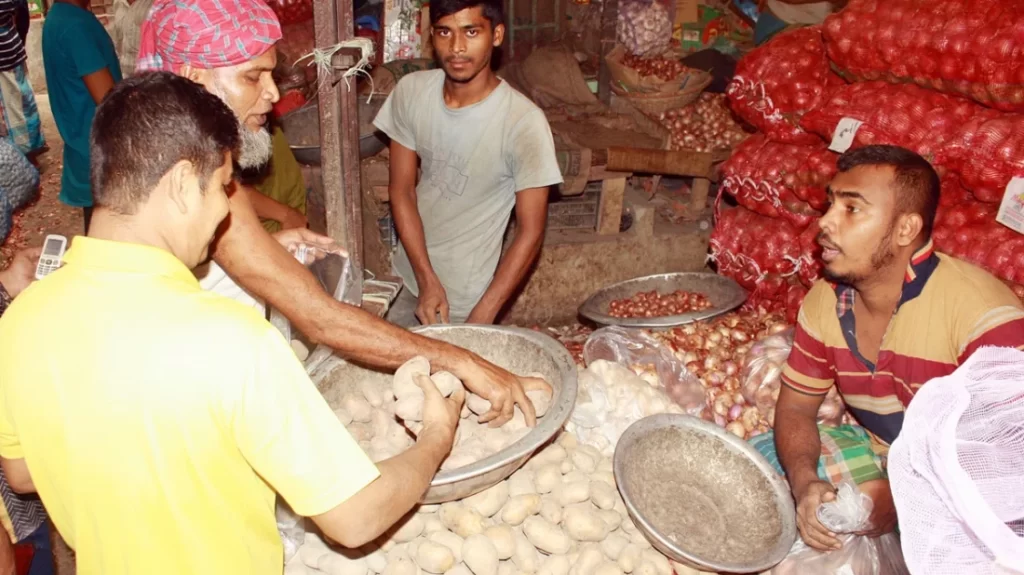 আলু পেঁয়াজের বাজারে আগুন