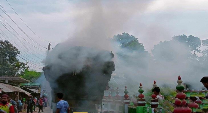 ট্রাকে আগুন