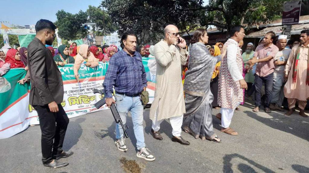 নান্দাইলে অস্ত্র প্রদর্শন
