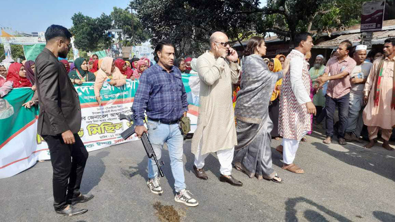 নান্দাইলে অস্ত্র প্রদর্শন