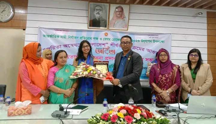 শ্রেষ্ঠ জয়িতার সম্মাননা পেলেন ববি শিক্ষক শাহনাজ পারভীন 7 received 733340025356906