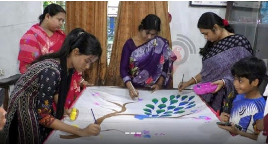 ভোলার যুব উদ্যেক্তা এ্যানি হ্যান্ডপেইন্ট করে স্বাবলম্বী 8 unnamed