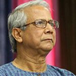 নৌকায়  ট্রাক নিয়ে নদী পার হলেন মাহিয়া মাহি