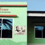 পাইকগাছায় চুরি করতে যেয়ে চোখ-মুখে সুপারগ্লু আঠা দিয়ে গৃহবধূকে নির্যাতন