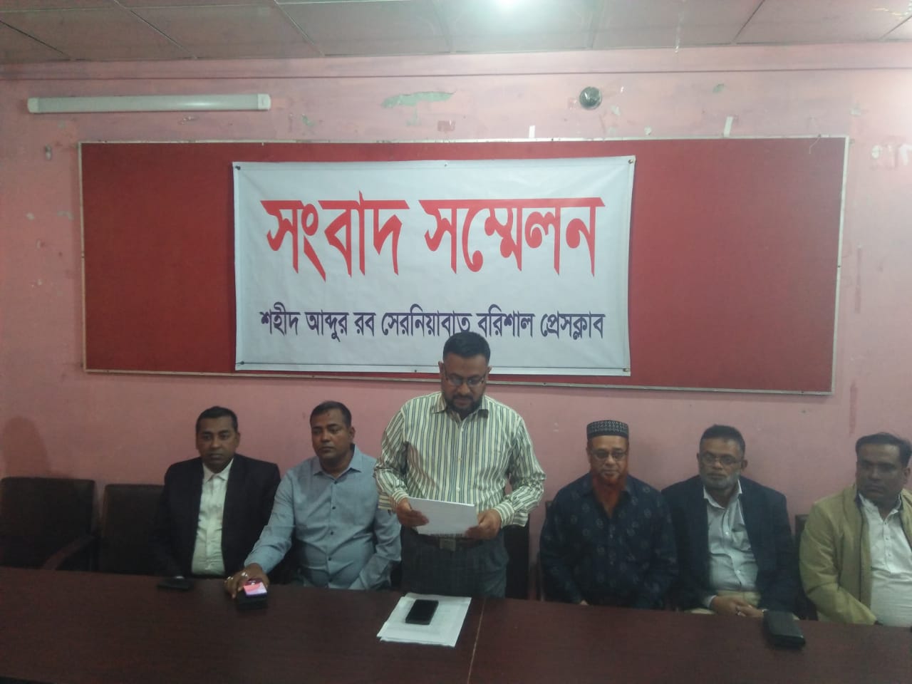 নলছিটি উপজেলা নির্বাহী কর্মকর্তার বিরুদ্ধে অনিয়ম দুর্নীতির অভিযোগ এনে জনপ্রতিনিধিদের সংবাদ সম্মেলন 9 427811350 364340313195694 1808085125245016169 n