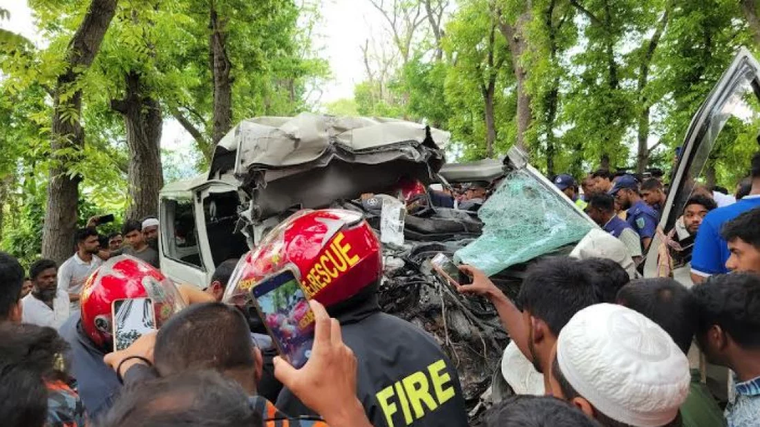 মুকসুদপুরে বাস-মাইক্রোবাস সংঘর্ষে চার নারীসহ নিহত ৫ 5 5b8e4671a5a59bd85b93ddfb62cf6af0 65fa87b6172e1