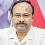 সাংবাদিক বাবাকে গালমন্দ-কারাদণ্ড, বাকরুদ্ধ শিশু সন্তান!