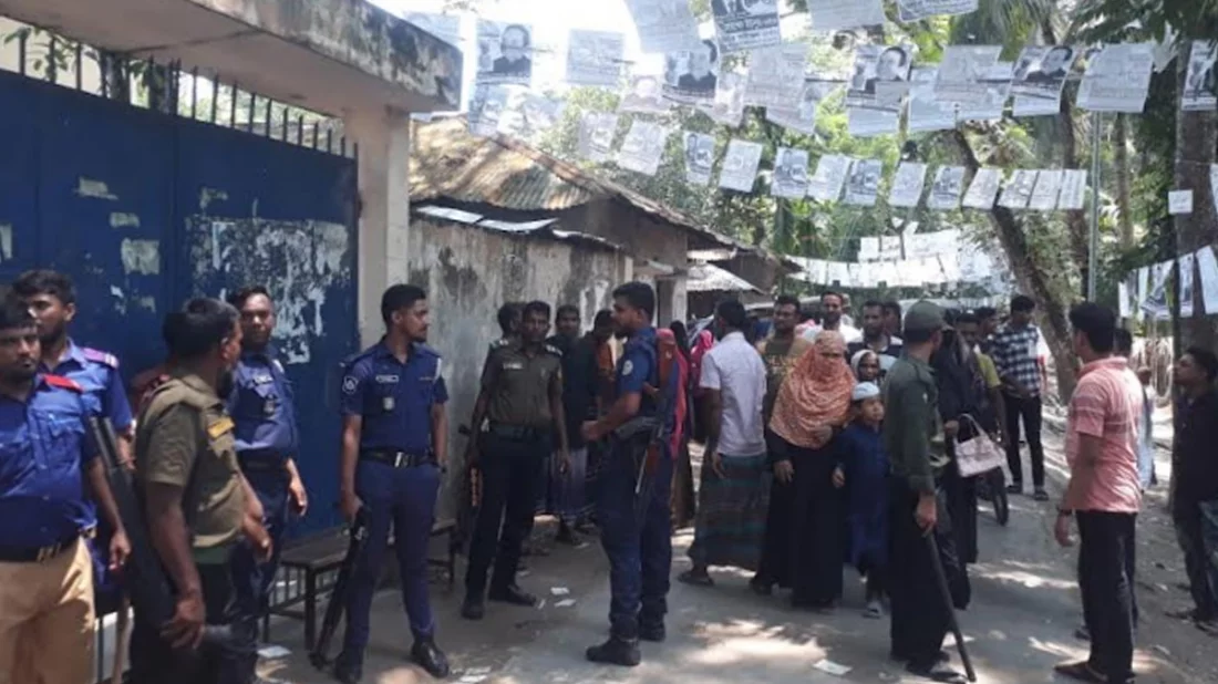 ভোলায় রতনপুর ভোটকেন্দ্রের সামনে ককটেল বিস্ফোরণ 6 a17157d239bab266c511e01cd352c74b 664c59c93d374