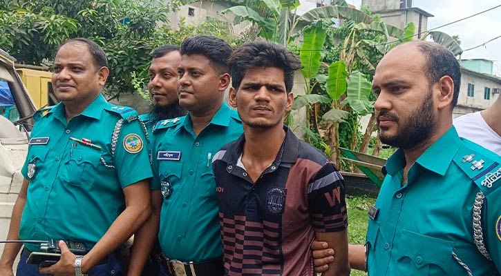 বরিশালে অনলাইন জুয়াড়িদের দলনেতা গ্রেপ্তার 6 barisal pic 1