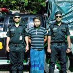 সেন্সর বোর্ডের সামনে গায়ে আগুন দিয়ে আত্মহত্যার হুমকি নির্মাতার
