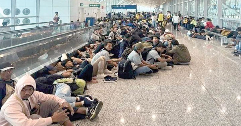 মালয়েশিয়ার শ্রমবাজার হাতছাড়া : এজেন্সির দ্বারে দ্বারে ধরনা শত শত কর্মীর 6 8 20240602000113