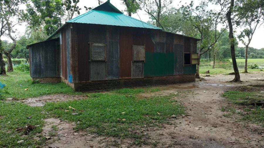 ভাংনাহাটি মধ্যপাড়া বায়তুন নূর জামে মসজিদ।