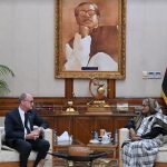 প্রয়াত ব্যারিস্টার মইনুল হোসেনকে ধরতে বাসায় পুলিশ