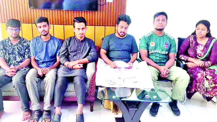 ডিবি কার্যালয়ে বৈষম্যবিরোধী ছাত্র আন্দোলনের ছয় সমন্বয়ক