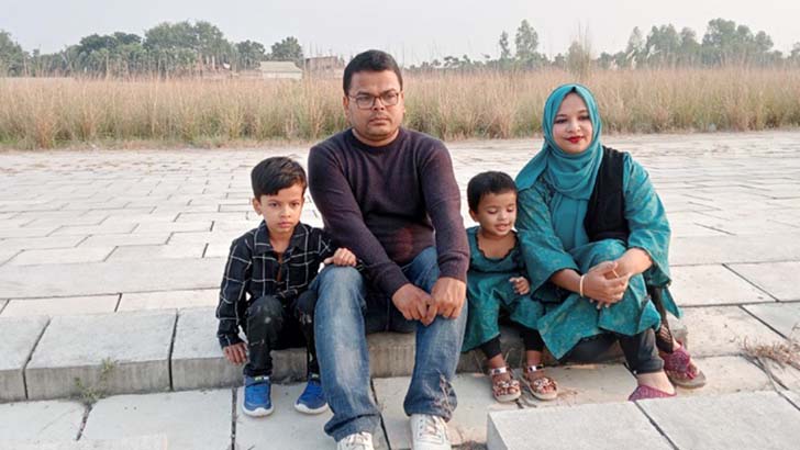 বুলেটের আঘাত কেড়ে নিয়ে গেল দুলালের সুখের সংসার 5 দুলাল