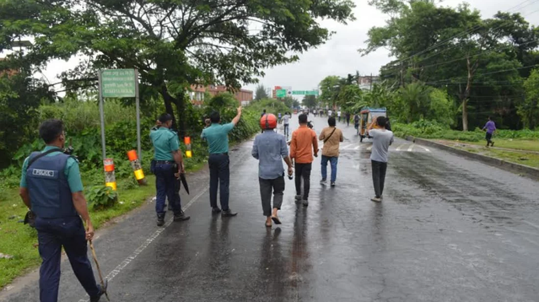 বরিশাল বিশ্ববিদ্যালয় ক্যাম্পাস থেকে সমন্বয়ক সুজয় শুভ সহ ১২ জনকে হেফাজতে নিয়েছে পুলিশ 7 babi