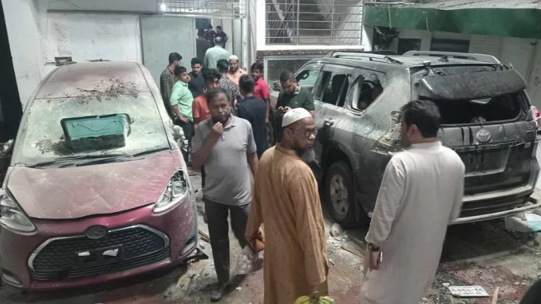 শিক্ষামন্ত্রীর বাসায় হামলা, গাড়ি ভাঙচুর 12 f01548e430af8e71f52aabad5ddf16ea 66ae36c9608af