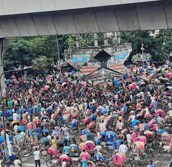 ব্যাটারিচালিত অটোরিকশা নিষিদ্ধ চেয়ে বিক্ষোভে