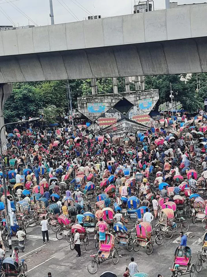 ব্যাটারিচালিত অটোরিকশা নিষিদ্ধ চেয়ে বিক্ষোভে
