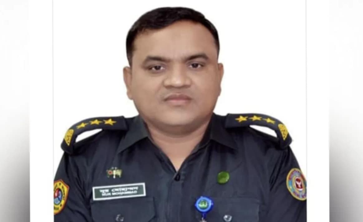 কয়েদির স্ত্রীর সঙ্গে জেলারের আপত্তিকর ভিডিও ফাঁস! 9 4c6778f3 3d48 48c2 b491 a77ff14c1117