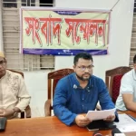 রাজাপুরে রাস্তা সংস্কারে অনিয়ম: পাথরের পরিবর্তে বালু, স্থানীয়দের বাধায় কাজ বন্ধ