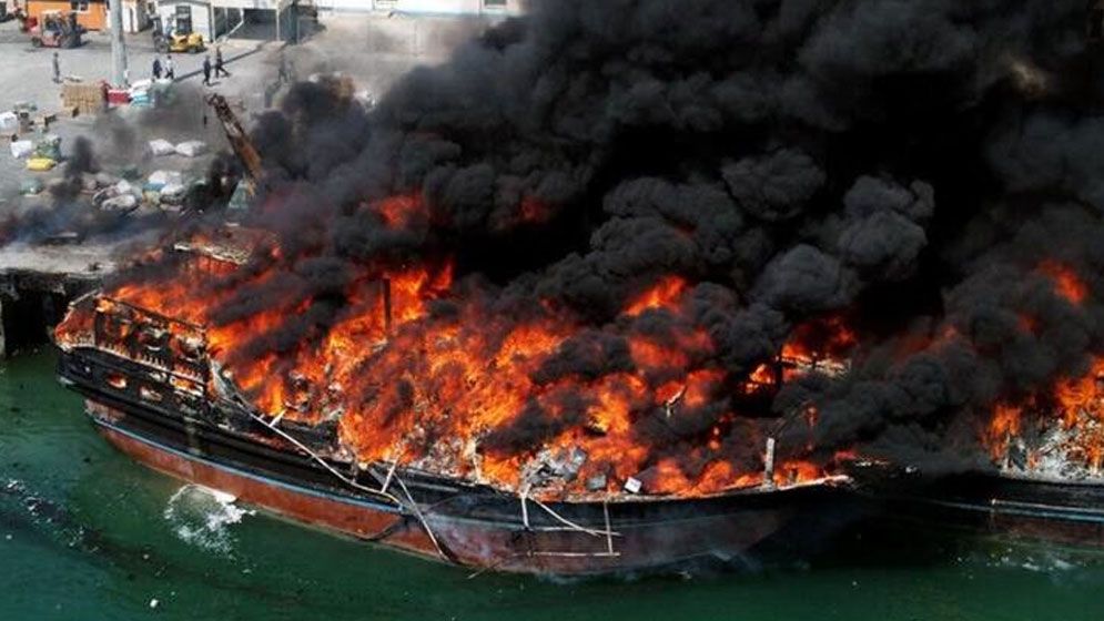 fire engulfs 10 vessels 684ab5cf4e723