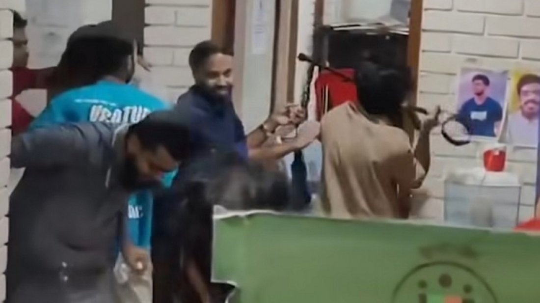 জুলাই শহীদ স্মৃতি ফাউন্ডেশনের কার্যালয় ভাঙচুর 6 1000067319 16fd16f776142428bf93f4de9cb37eb2