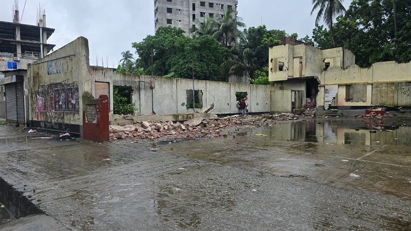 আ.লীগ অফিসের ধংসস্তূপের ওপর জুলাই শহীদ স্মৃতিস্তম্ভ নির্মাণের সিদ্ধান্ত 11 k