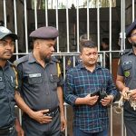 বরিশাল বিশ্ববিদ্যালয় : ৩ দফা দাবিতে শিক্ষার্থীদের মহাসড়ক অবরোধ