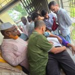 বরিশালে বন কর্মকর্তার শাস্তির দাবিতে ১৭ স্ত্রীর মানববন্ধন