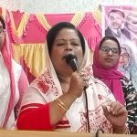 বরিশালে ক্লাস বন্ধ রেখে,শিক্ষার্থীদের রোদে দাড় করিয়ে সংবর্ধনা নিলেন প্রধান শিক্ষক