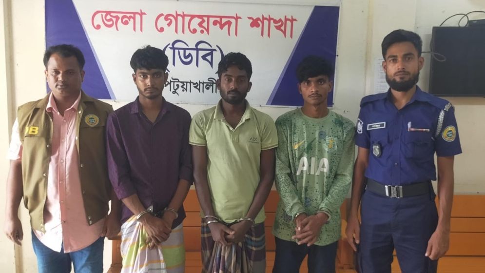 কলাপাড়ায় ডাকাতি ও মার্কিন নাগরিককে দলবদ্ধ ধর্ষণ, গ্রেফতার ৩ 7 pic 68bad0ba83d0d