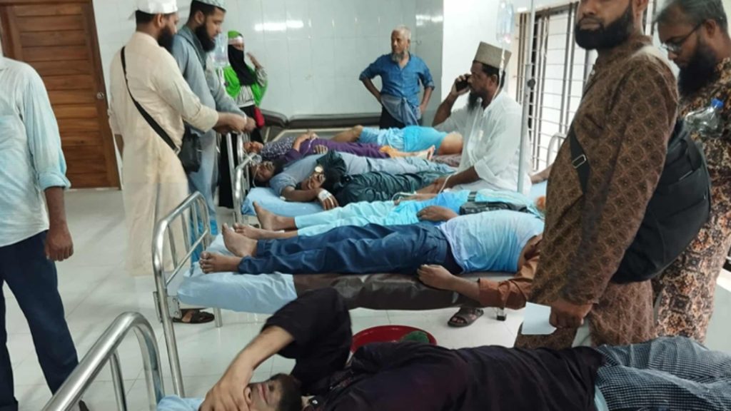 পুলিশ মাদ্রাসা শিক্ষক সংঘর্ষ