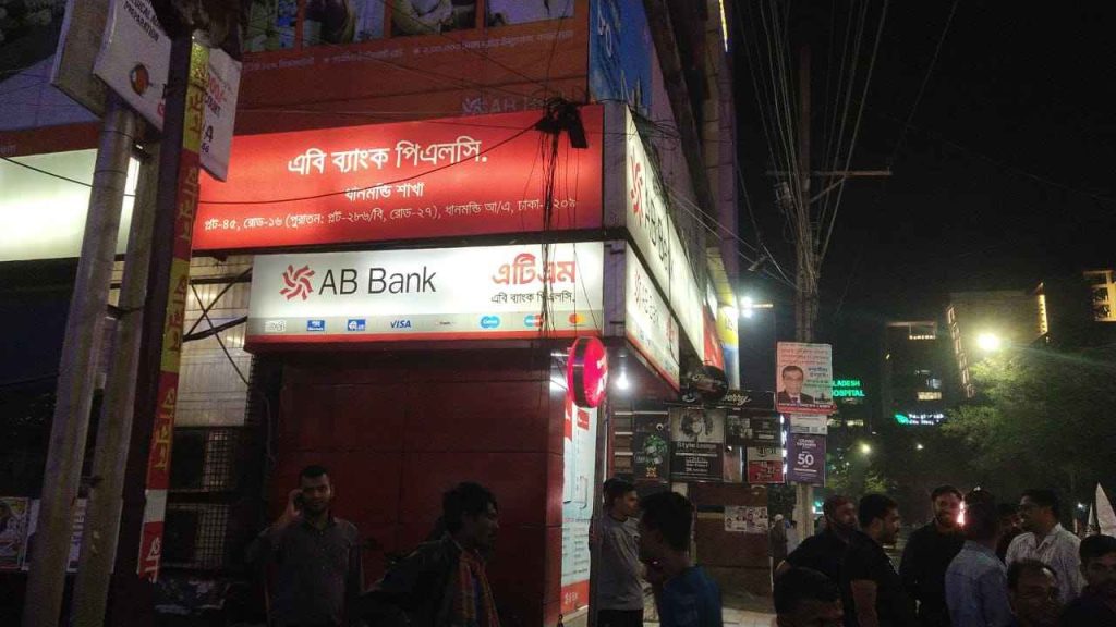 ধানমন্ডি ২৭ নম্বরে পরপর ককটেল বিস্ফোরণ