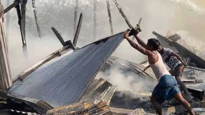 মনপুরায় আগুনে পুড়েছে ৭ দোকান