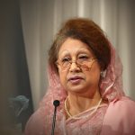 দেশের মানুষকে ছেড়ে আমি কোথাও যাব না