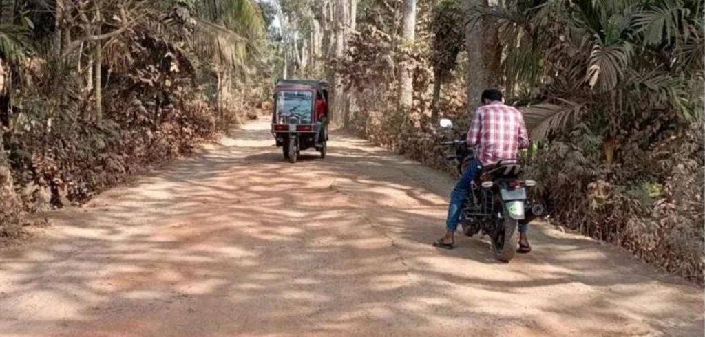 পিরোজপুরে সড়কের কাজ না করেই ৪৪ কোটি টাকা নিয়ে উধাও আ. লীগ নেতা