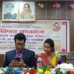 কুড়িগ্রামে কাগজের তৈরি কলম বিক্রি করে লেখাপড়ার খরচ চলে শারীরিক প্রতিবন্ধী হাসানুরের