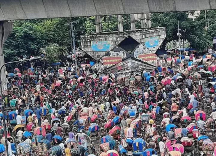 ব্যাটারিচালিত অটোরিকশা নিষিদ্ধ চেয়ে বিক্ষোভে