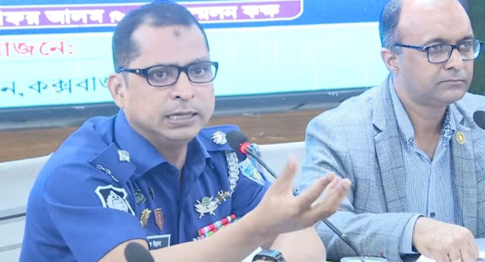 সাংবাদিকদের ছবিসহ তালিকা দেওয়ার প্রস্তাব কক্সবাজার এসপির,বৈষম্যমূলক বক্তব্য প্রত্যাহারের দাবি 13 co bazar sp 20241116050637