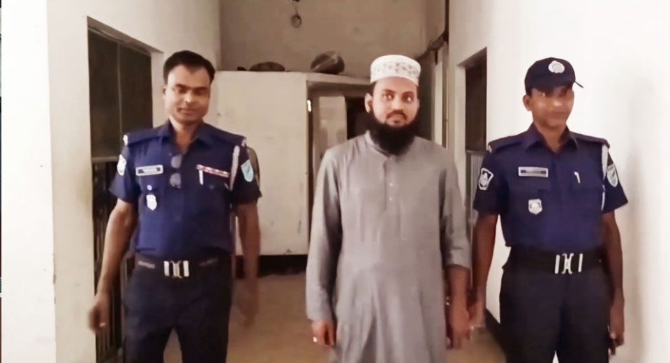 খালেদা জিয়াকে নিয়ে ফেসবুকে কুরুচিপূর্ণ মন্তব্য, ইমাম গ্রেফতার 13 ASHULIA 67f4e18feecf5